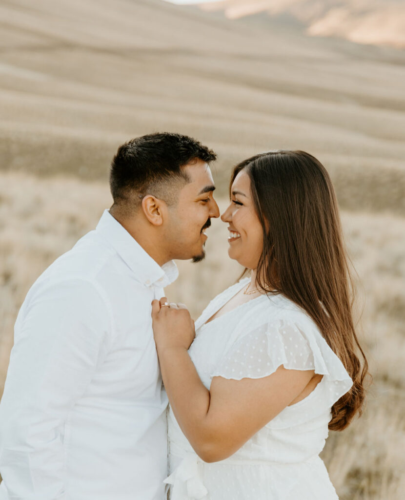 Engagement couples photo session at Horse Heaven Hills in Washington