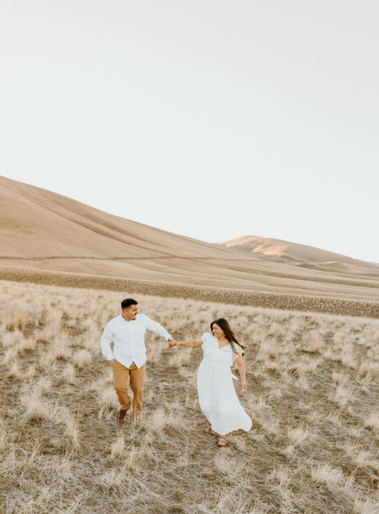 Engagement couples photo session at Horse Heaven Hills in Washington