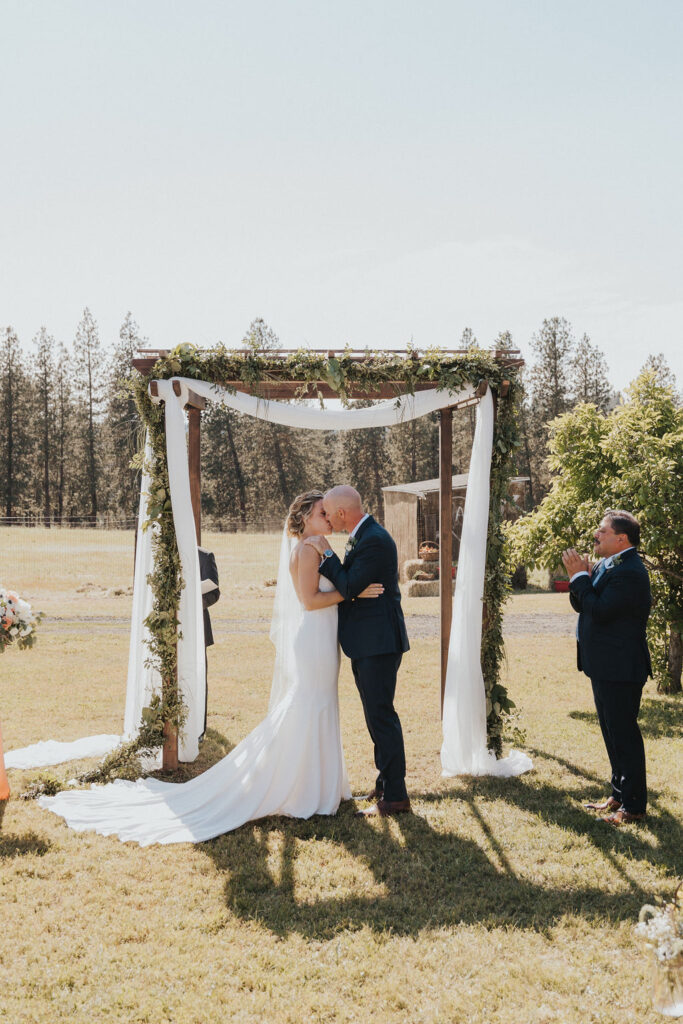Outdoor summer wedding ceremony in Spokane Washington