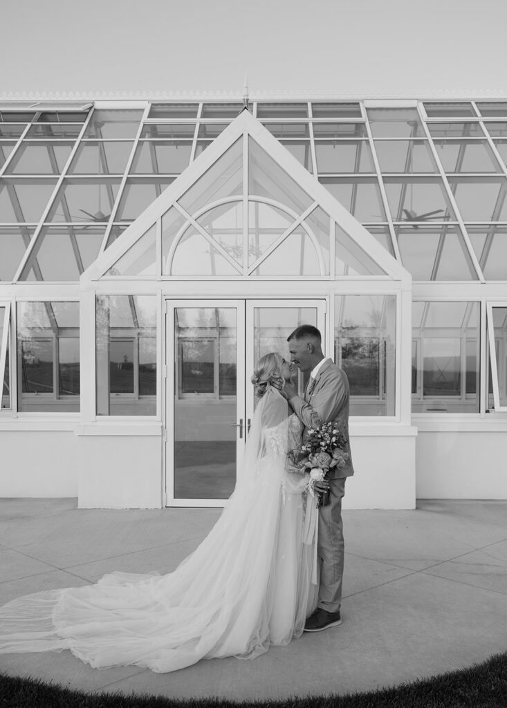 Bride and groom photos in Spokane, Washington
