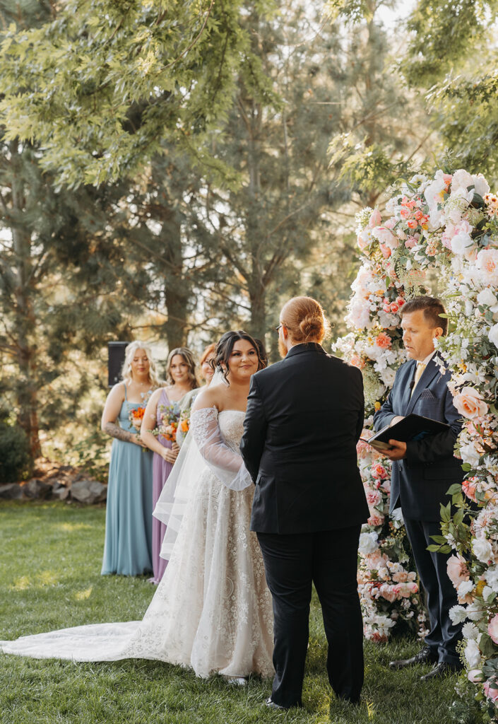 Colorful Washington barn wedding ceremony in benton city