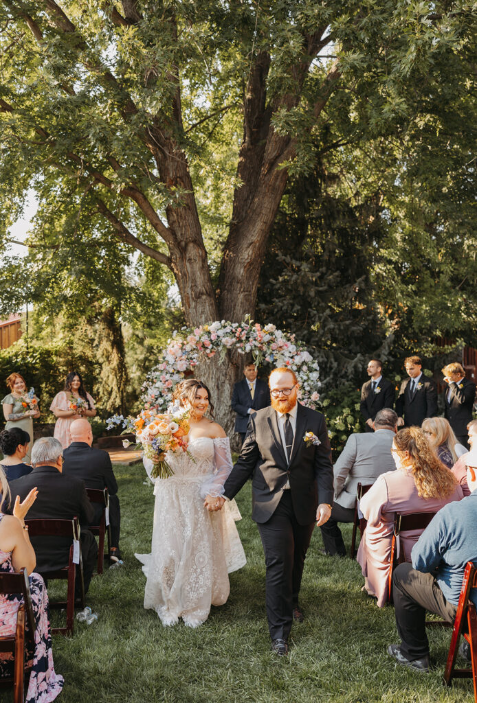 Colorful Washington barn wedding ceremony in benton city
