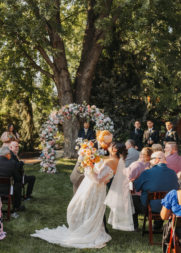 Colorful Washington barn wedding ceremony in benton city