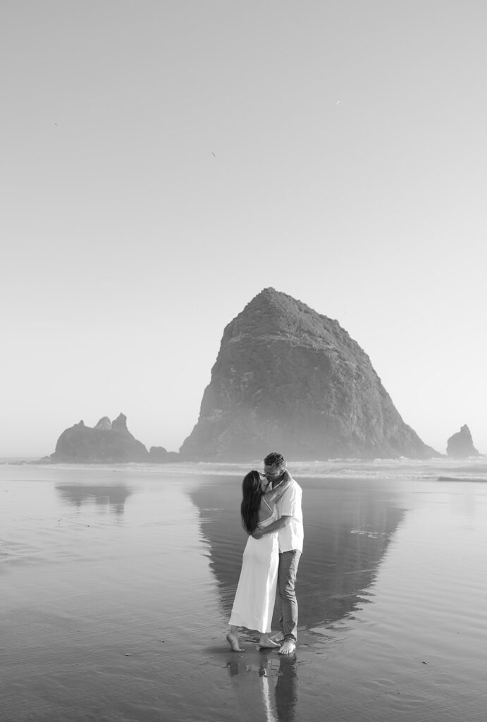 Cannon Beach engagement photos outfits
