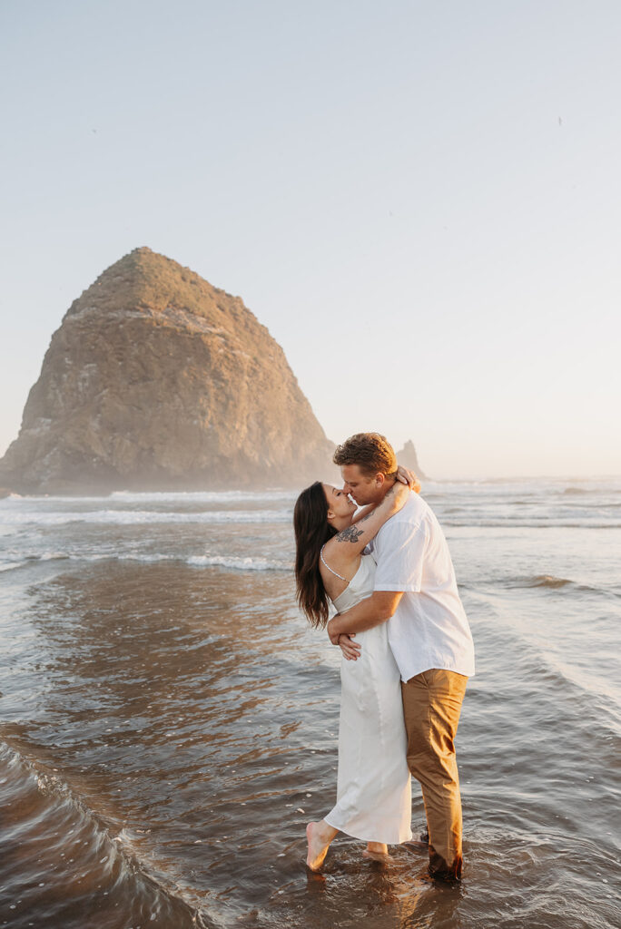 Cannon Beach engagement photos outfits