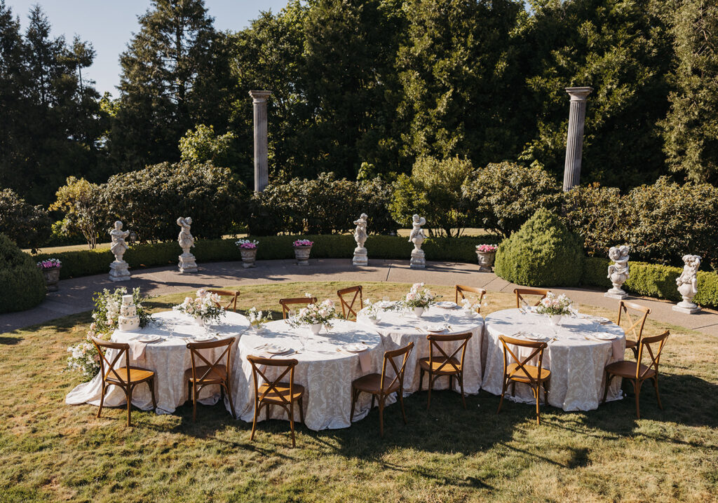 Luxury garden table settings outside of Château de Michellia