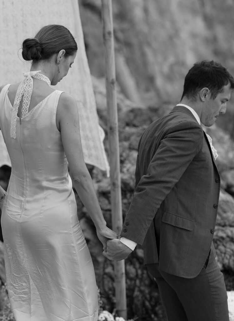 Editorial bride and groom on the Amalfi Coast in Italy